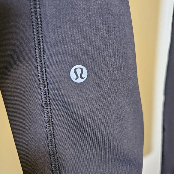 Lululemon black tights full length leggings feat. reflective trim size 4 US - Picture 5 of 8